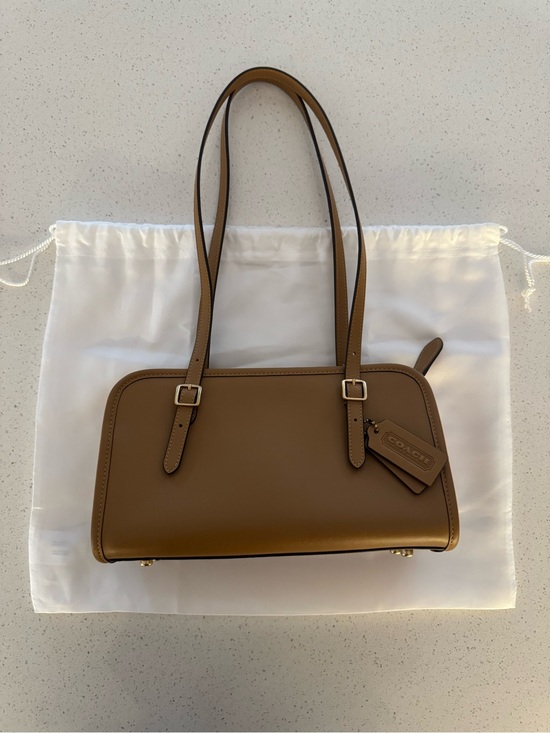 Coach Handbags - Coach Honey Brown Swing Zip Shoulder Bag